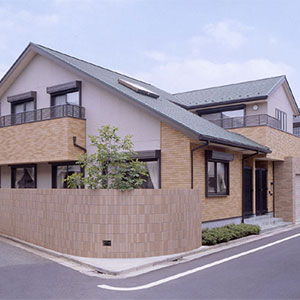 明るさと潤いを兼ね備えた住まい