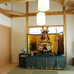 真壁の本格的な和室と檜の現しの梁