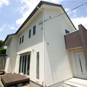 真っ白なモダン住宅
