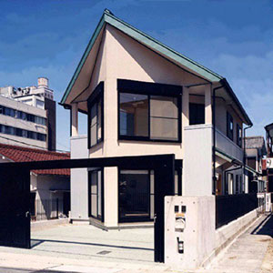 南の外観
