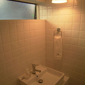 トイレもタイル張り