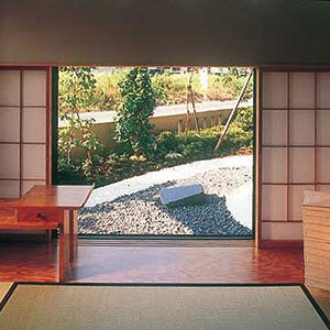 カシの枯庭（枯山水）