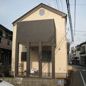 ガレージ側からの外観