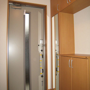 実用性重視のシンプルな玄関