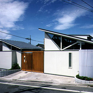 採光と通風が十分に得られる暖か二世帯住宅