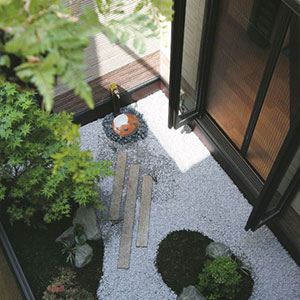 中庭のある家。自立循環型の住まい