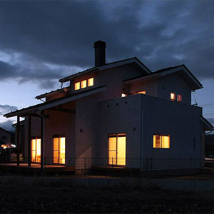 施工事例写真：漆喰と明かりが織りなす上質空間の家