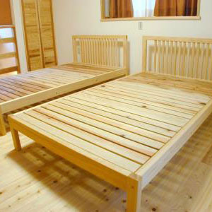 木のベッド