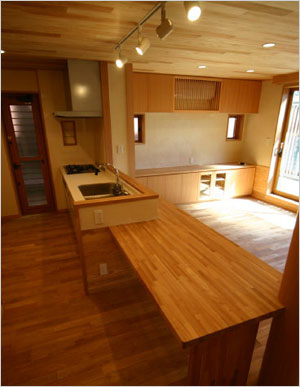 狭小地木造３階屋上緑化の住まい