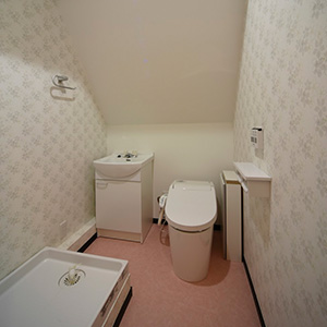 ３階　洗面トイレ。洗濯機も干す場所を考慮して３階に設置。