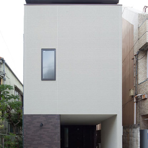 都心に建つ木造3階建ての家