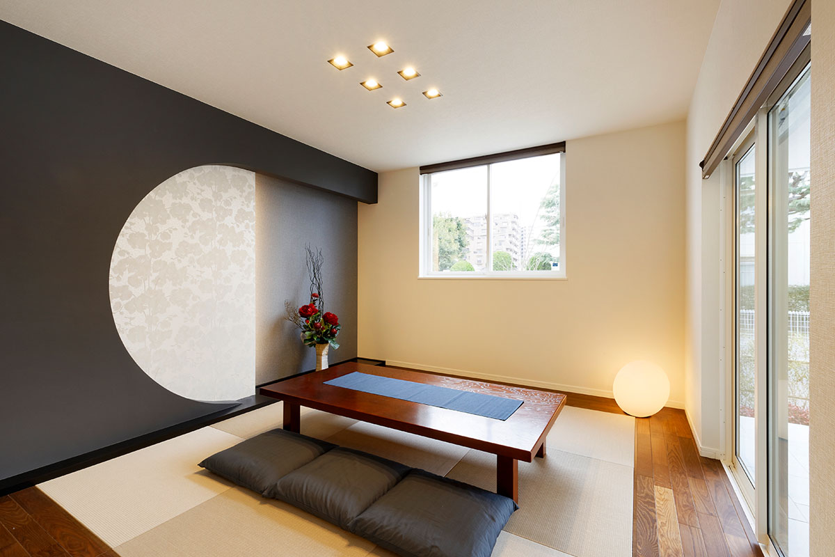 モダンでかっこいい和室風のお部屋。用途によってお好きにアレンジしてみてはいかが？