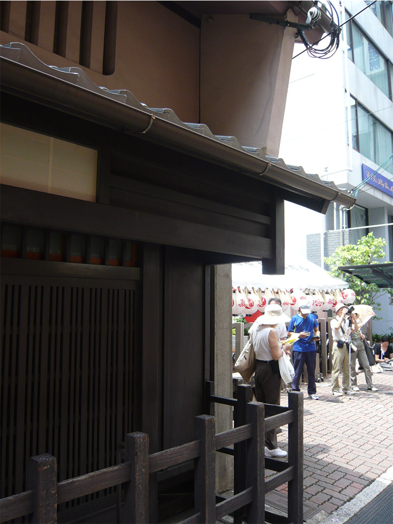 写真：京都町家の「二回端の卯建（うだつ）」：天野 彰