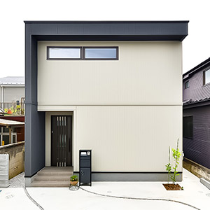 中庭を囲むコの字型の家(トヨタホーム東京)