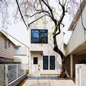 施工事例写真：桜を愛でる、会員制サロンと三角屋根の家