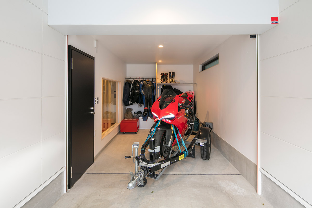 レーシングバイク専用のガレージ