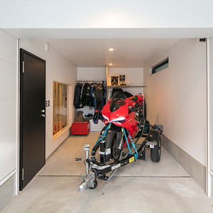 レーシングバイク専用のガレージ