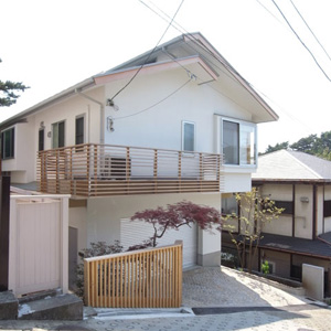 多摩川の景色を臨む家