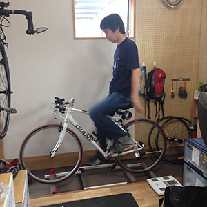 ご主人の趣味の部屋。自転車の手入れやメンテナンスも室内でできる。