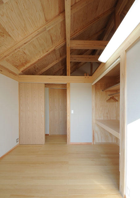 室内壁は、夏はカラット冬は適度にうるおう調湿建材MOISS（モイス）を採用