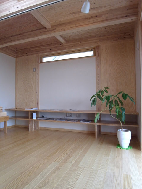 壁面全体収納を施したオーディオスペース　生活に合わせて棚も自由に取付可能。
