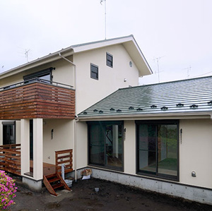 平屋と２階建で分けた完全分離型二世帯住宅