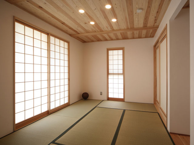 藁畳と木の香りが漂う和室は上質な雰囲気になりました。