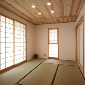 藁畳と木の香りが漂う和室は上質な雰囲気になりました。