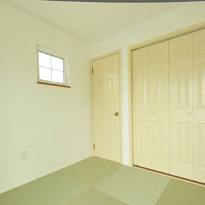 和室：和室にクロゼットドア?柔らかいミルクホワイトなら、こんなにしっくり決まるんです。