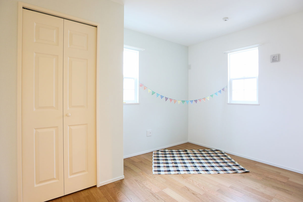 子供部屋：2面に窓を配した子供室は、やわらかな光があふれます。
