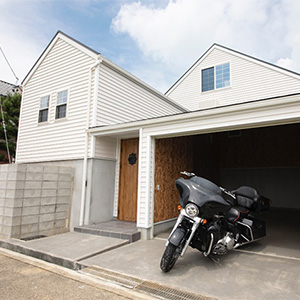 アメリカンなバイクガレージハウス