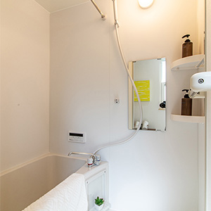  ［浴室］全室バス・トイレ別！換気乾燥暖房機つきのお風呂で、梅雨の時期も花粉の時期も洗濯の心配がありません。