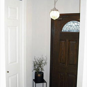 玄関：アーチや玄関収納を大きく取り、有効なスペースができた玄関。