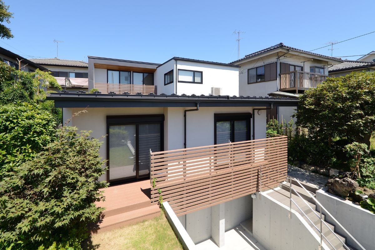 建物全景。手前が親世帯、奥が子世帯