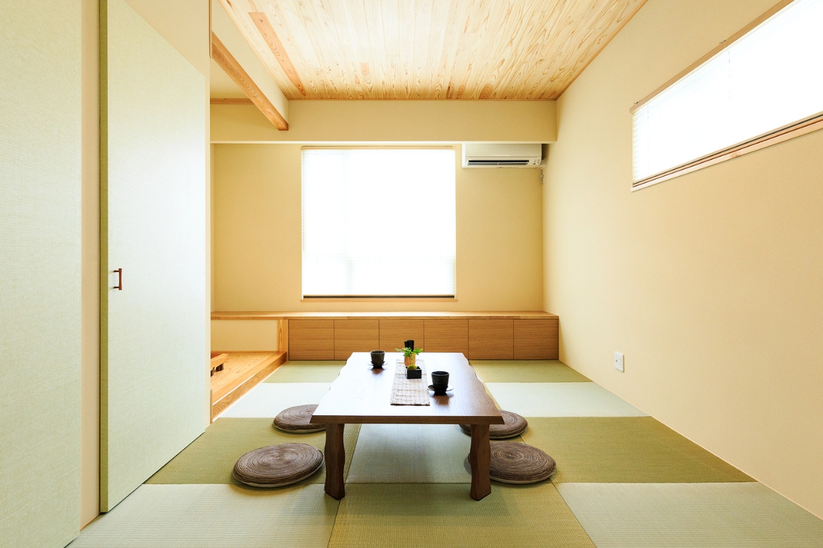 和室　階段の踊り場の先にあるモダン和室