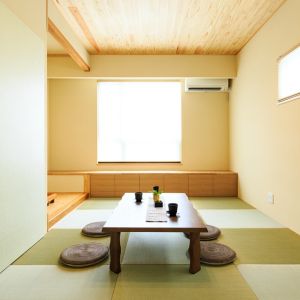 和室　階段の踊り場の先にあるモダン和室