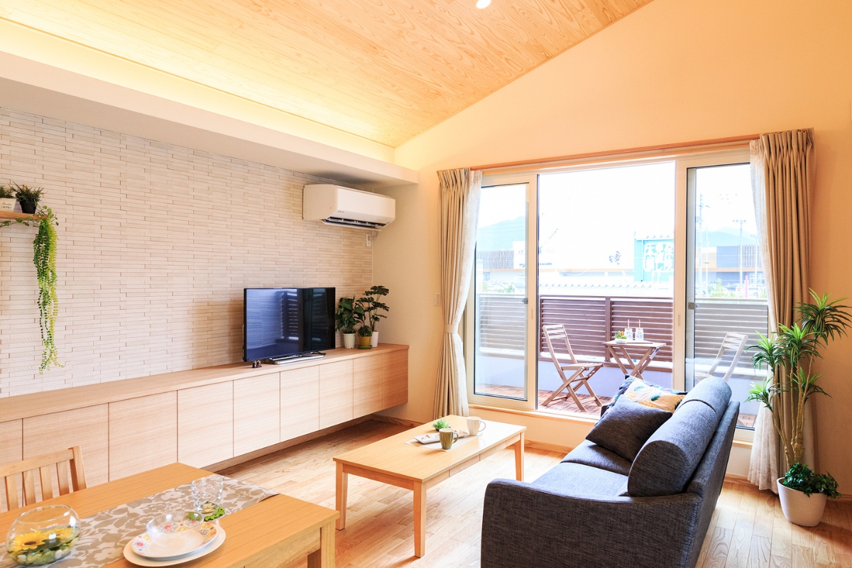 2階リビング　周囲の視線を気にすることなく過ごせる