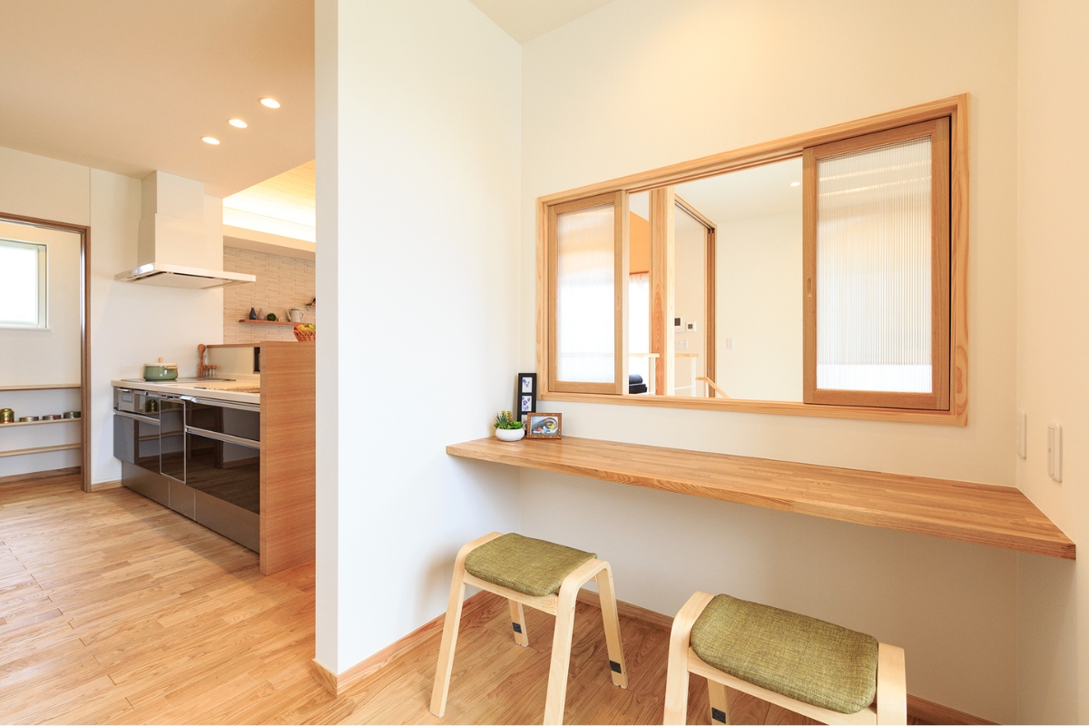 カウンター　キッチン横で多目的に活躍するカウンター