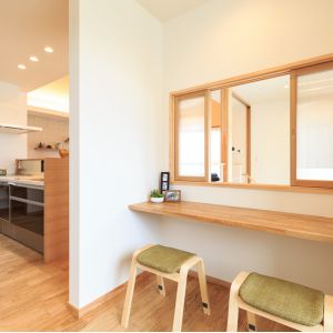 カウンター　キッチン横で多目的に活躍するカウンター