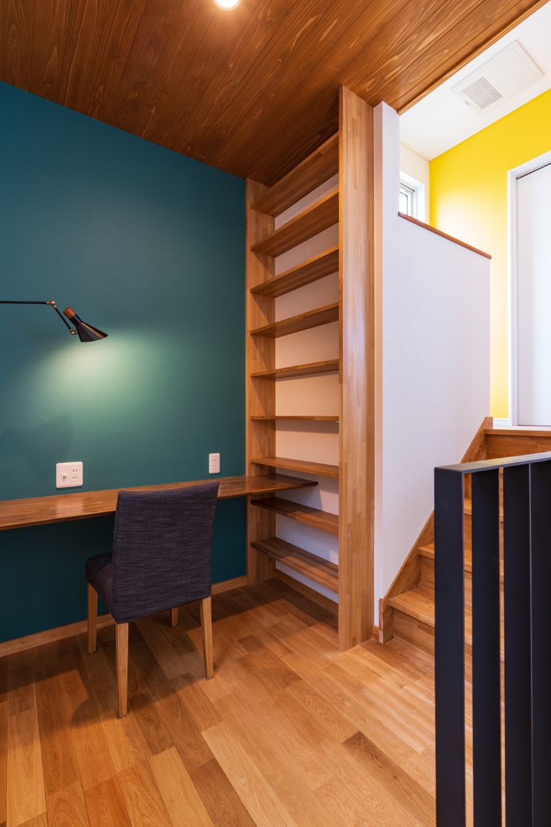 階段　踊り場を利用した書斎スペース