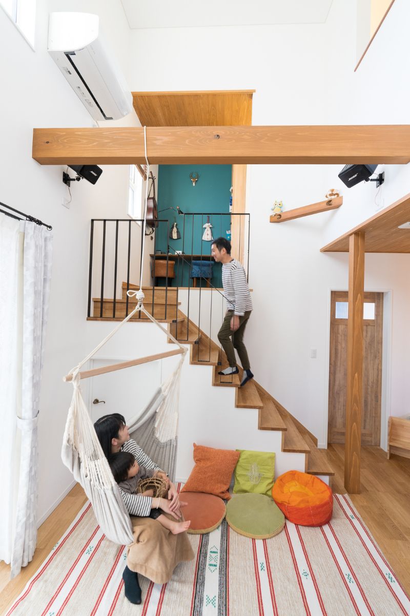 化粧梁にハンモックを吊るしさらに素敵なリビングに