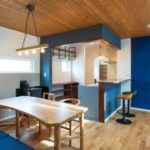 キッチン　ブルーを住まいのアクセントに