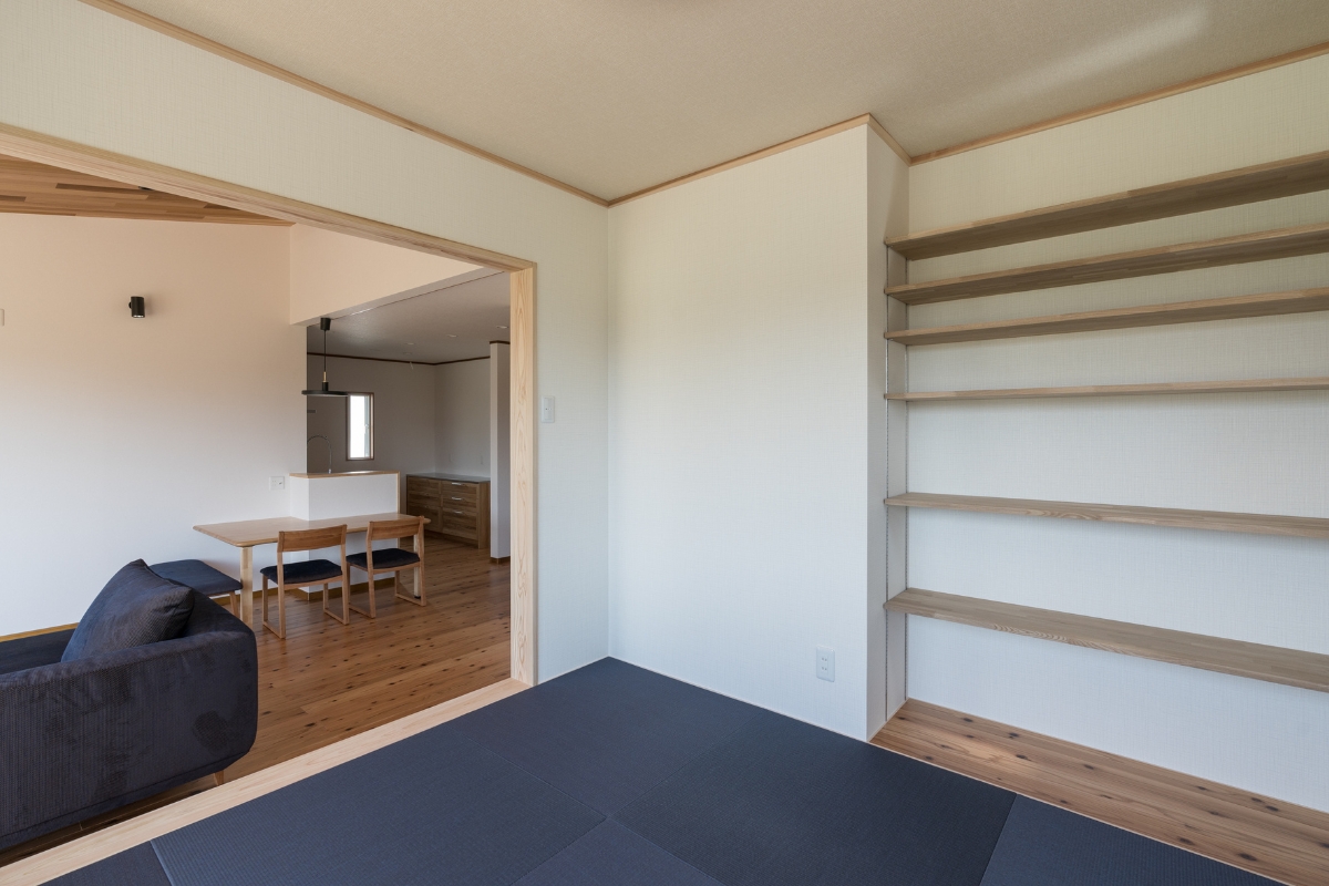 小上がり　藍色のタタミを使用