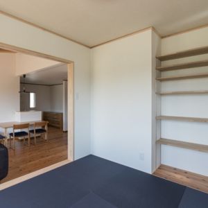 小上がり　藍色のタタミを使用