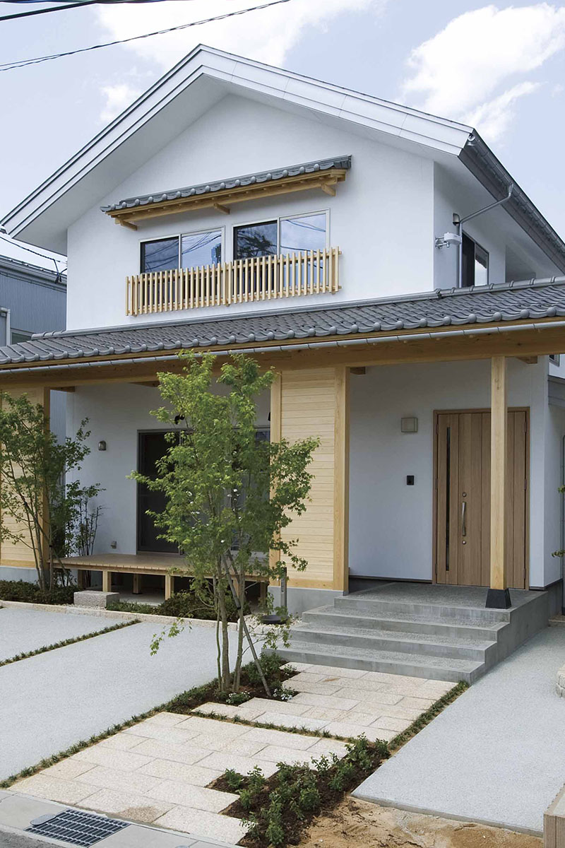 外観　古き良き日本の美を感じることが出来る瓦屋根と白い壁