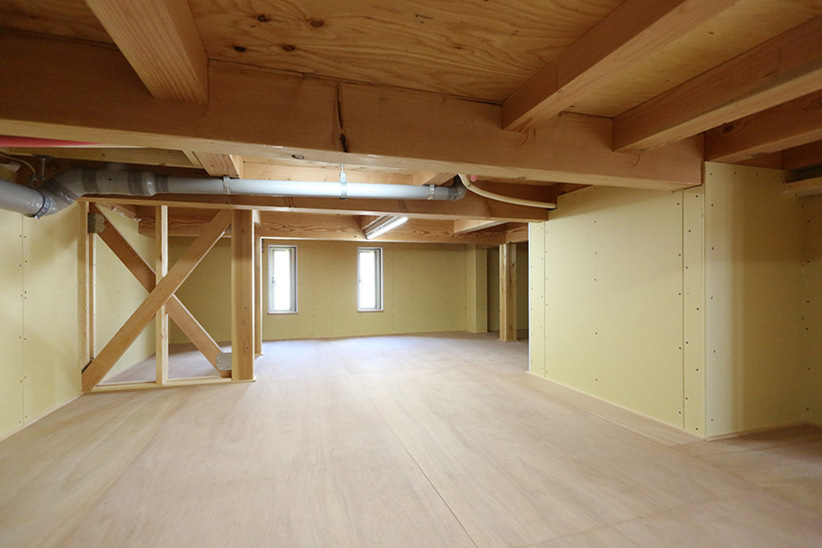２階和室の下は全面床下収納とし、収納力を確保。