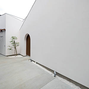 DOG COURTYARD HOUSE