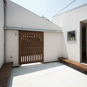 DOG COURTYARD HOUSE