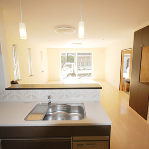 キッチンから見たＬＤ - 事例写真「STYLE-F：白と黒のシンプル外観の家 ...