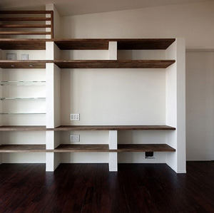 造作の棚も自然素材をふんだんに使いデザインしております。